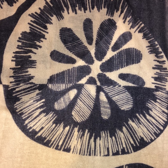 Yarnz scarf 28.5”x43” - Picture 4 of 11